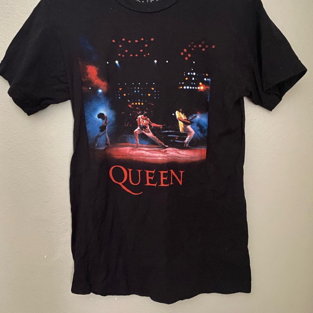 Queen Black Short Sleeve Tee with Concert Graphic